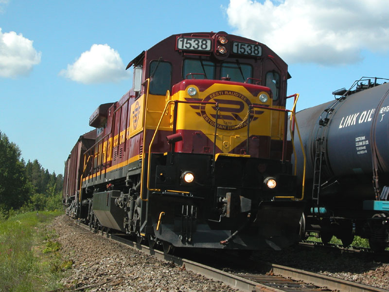  1538 at Jäneda with eastbound mixed train on 23/ 